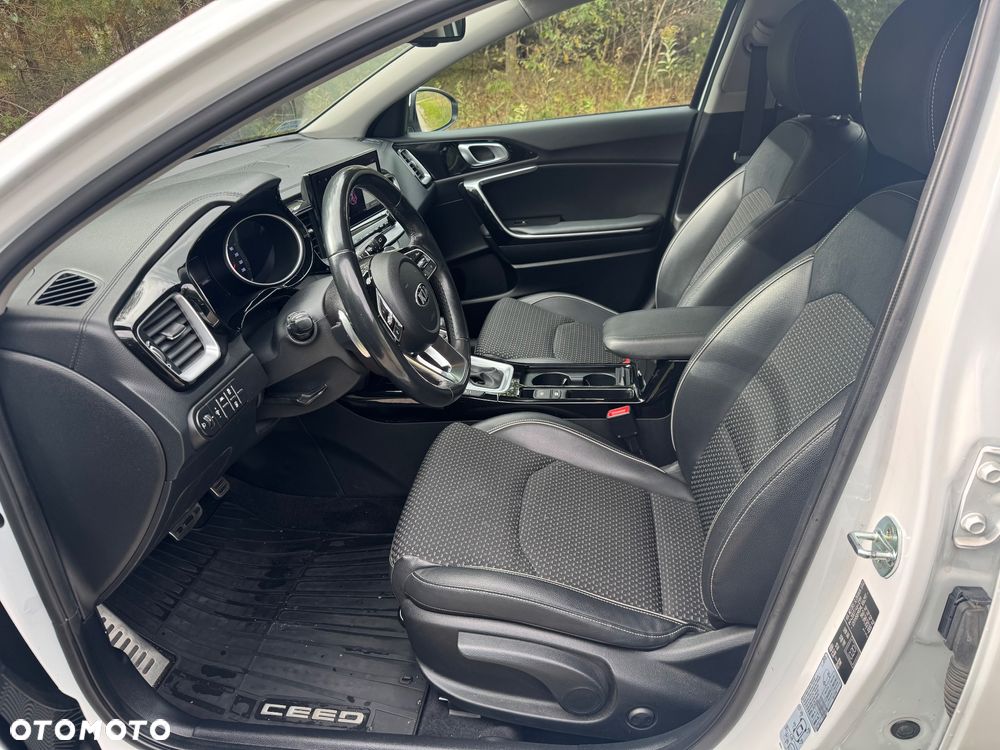 Kia Ceed 1.6 CRDi SCR L Business Line DCT - 24