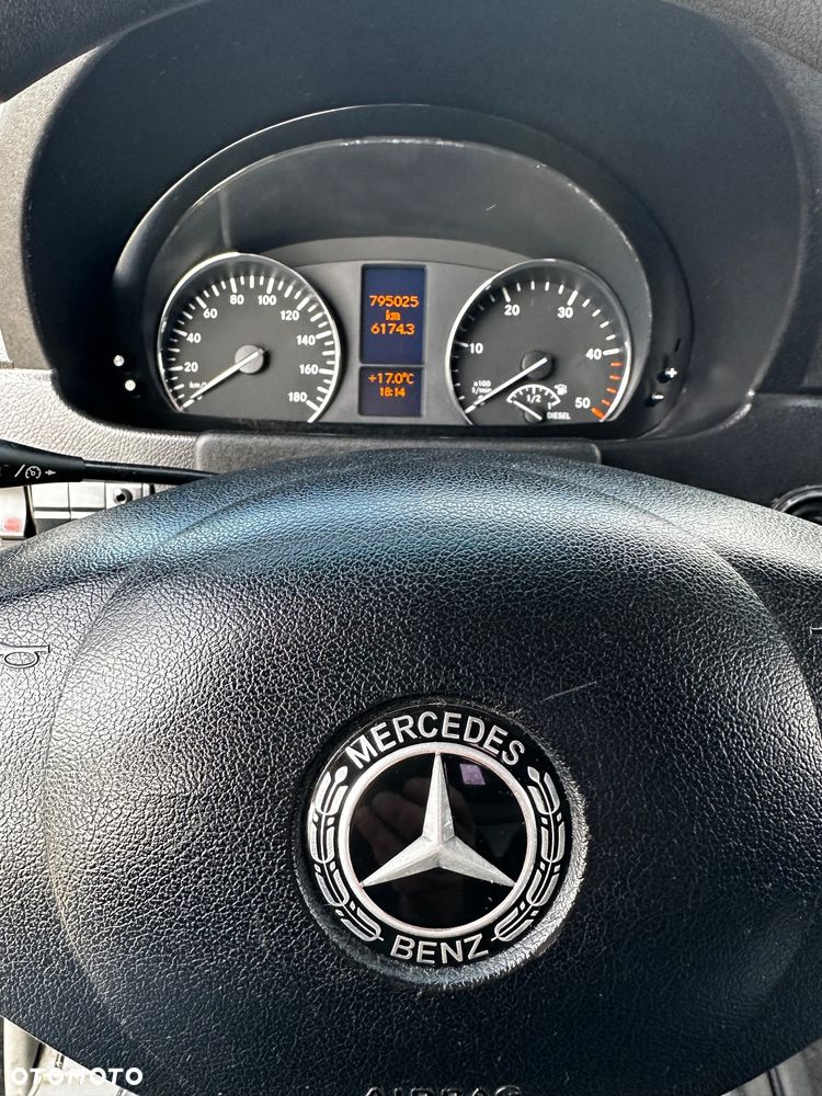 Mercedes-Benz SPRINTER 319 906 - 26