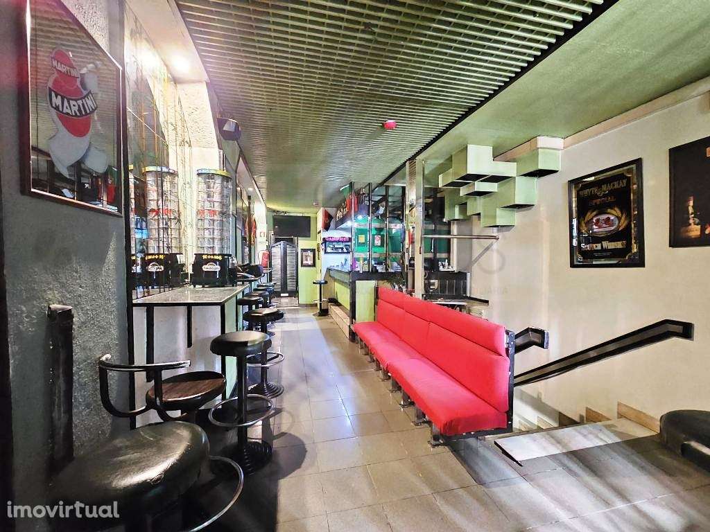 BAR EM VENDA - ESPAÇO COMERCIAL COM LICENÇA NOCTURNA - Grande imagem: 2/34