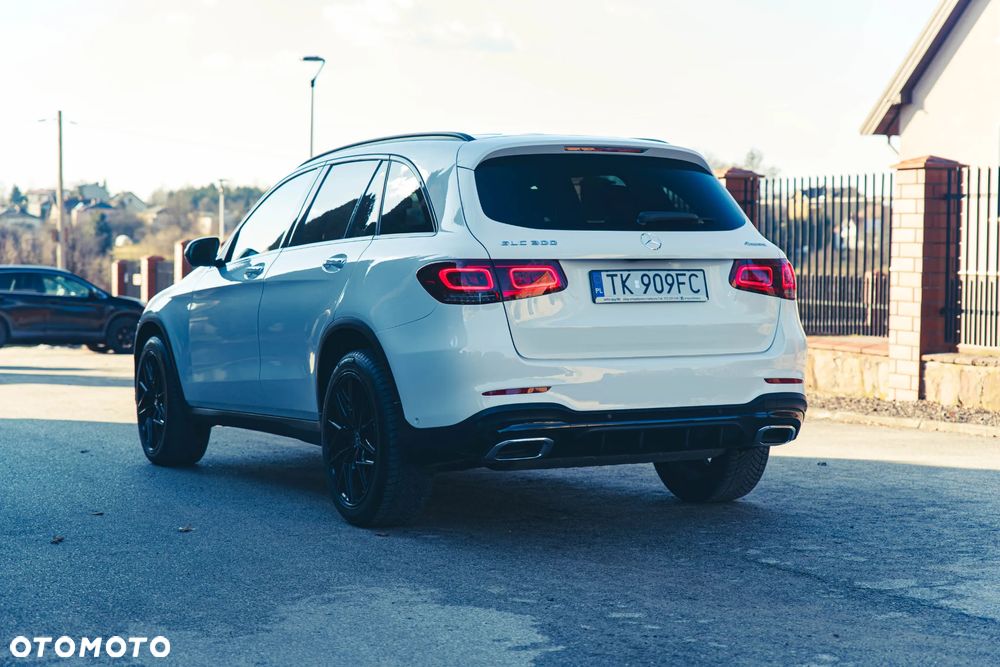 Mercedes-Benz GLC 300 4Matic 9G-TRONIC AMG Line Plus - 11