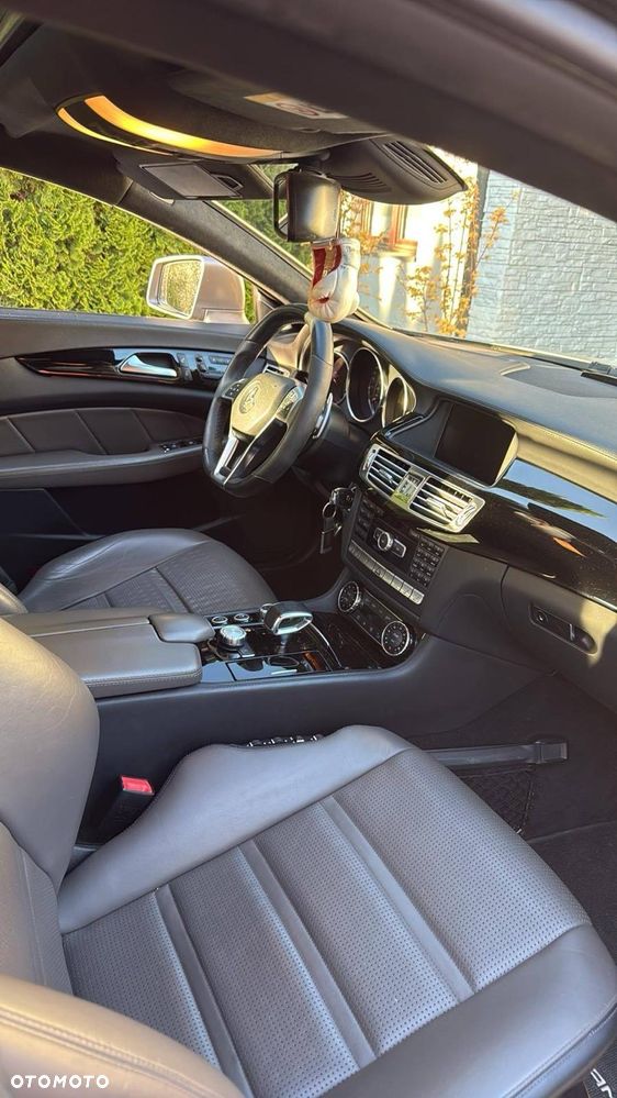 Mercedes-Benz CLS - 9
