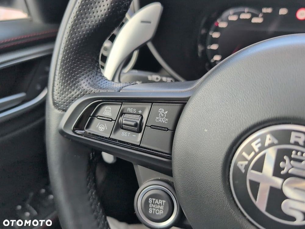 Alfa Romeo Giulia 2.0 Turbo 16V AT8-Q4 Ti - 21