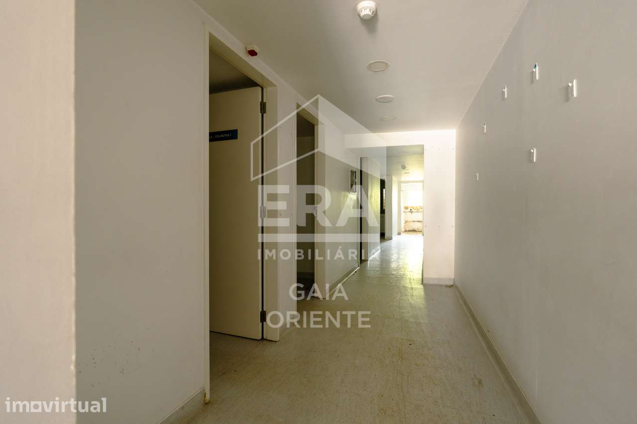 Moradia T5 com comércio no centro dos Carvalhos - Grande imagem: 5/24