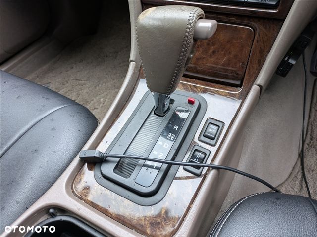 Nissan Laurel - 10