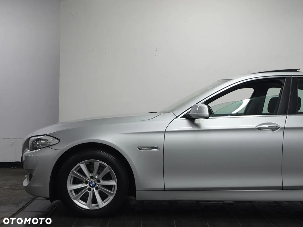 BMW Seria 5 528i - 16