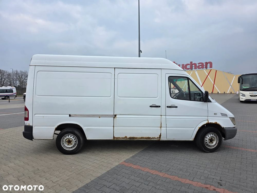 Mercedes-Benz Sprinter - 8