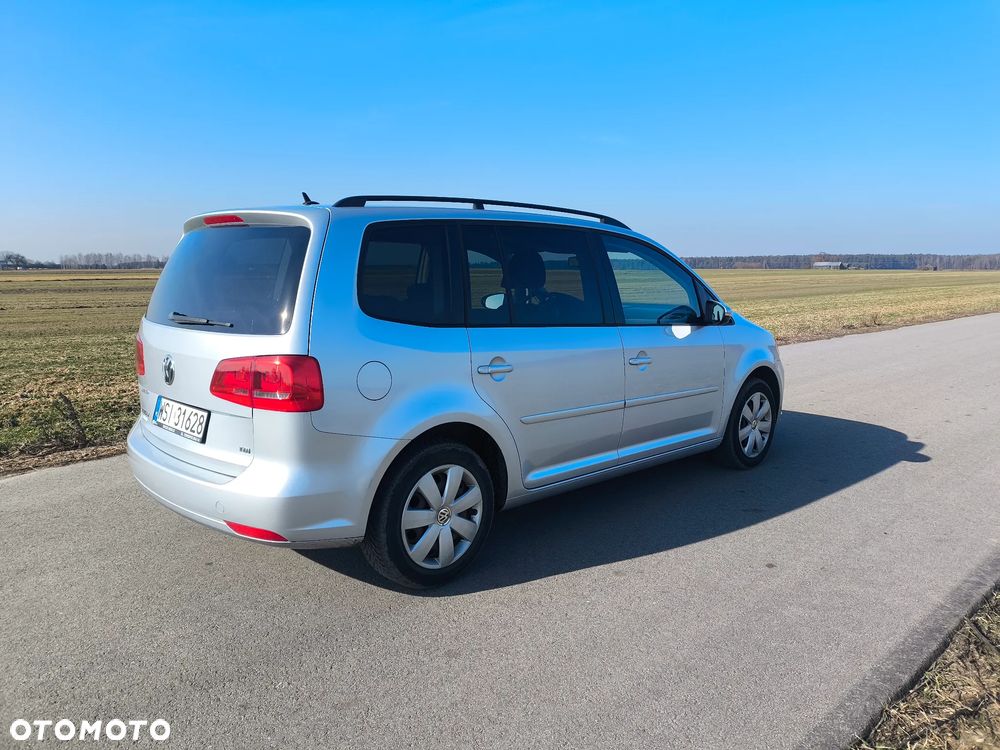 Volkswagen Touran 1.6 TDI DPF BlueMotion Technology DSG STYLE - 4