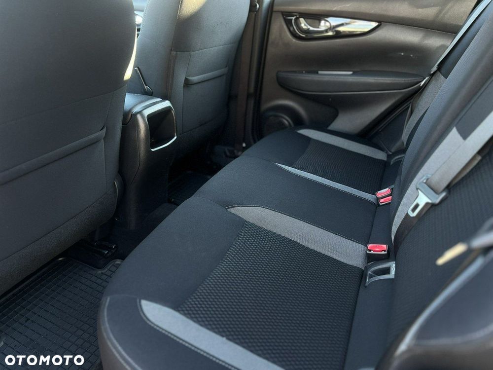 Nissan Qashqai 1.3 DIG-T N-Connecta EU6d - 36