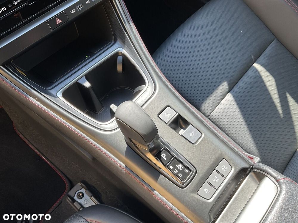 Lexus LBX 1.5 Hybrid Emotion - 26