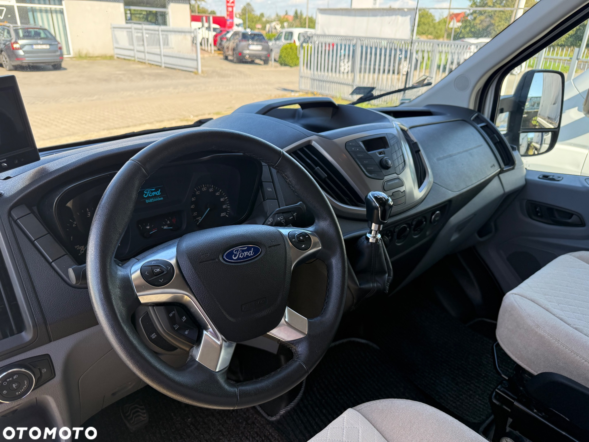 Ford Transit Challenger - 11