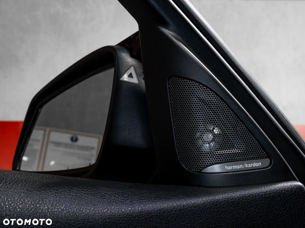 BMW Seria 3 335i Sport Line - 32
