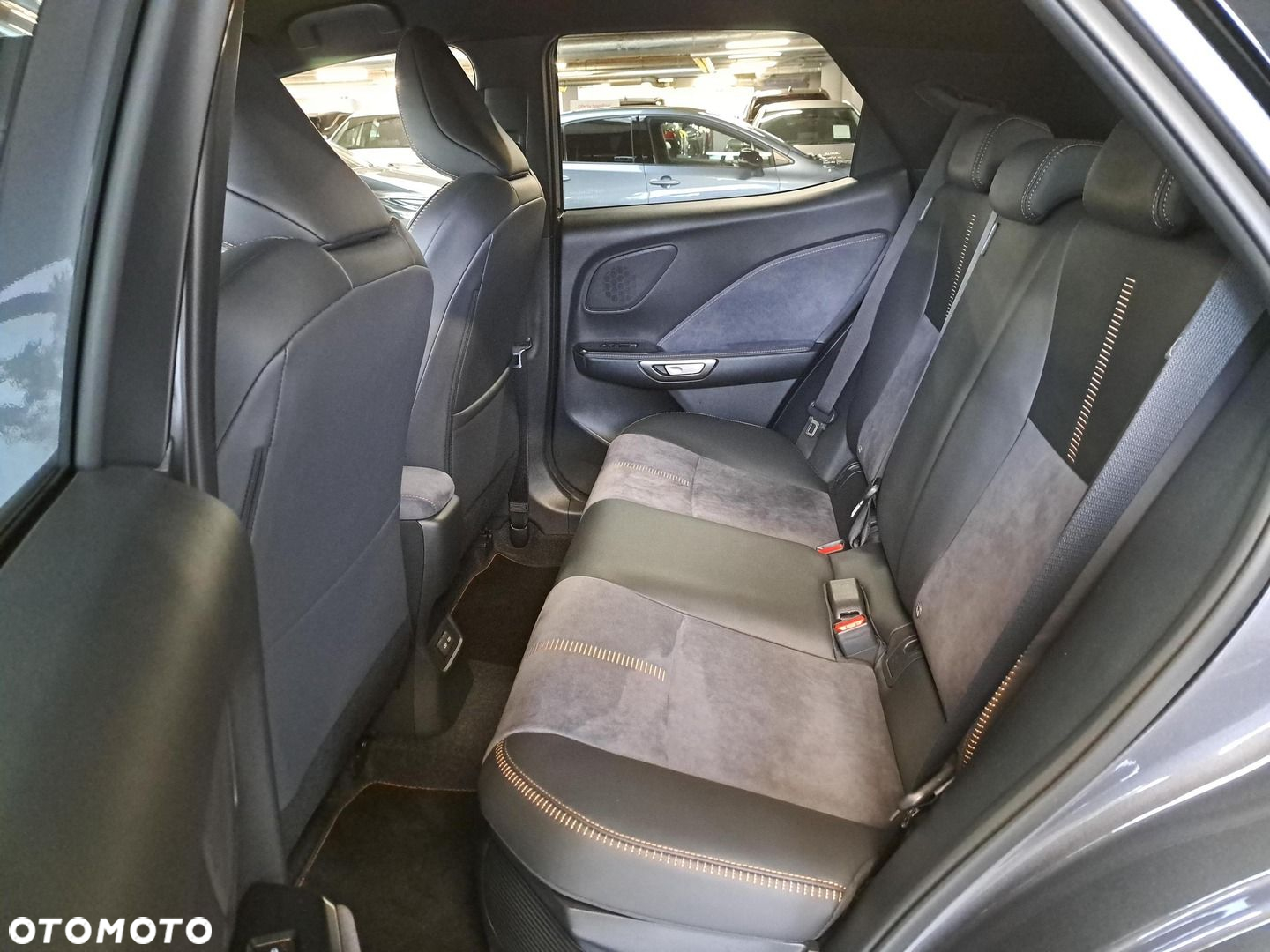 Lexus LBX 1.5 Hybrid Cool - 12