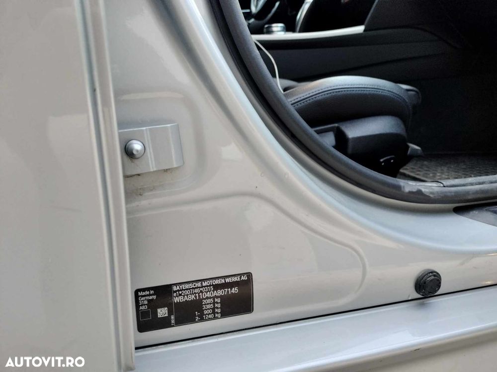 BMW Seria 3 318i Aut. M Sport - 8