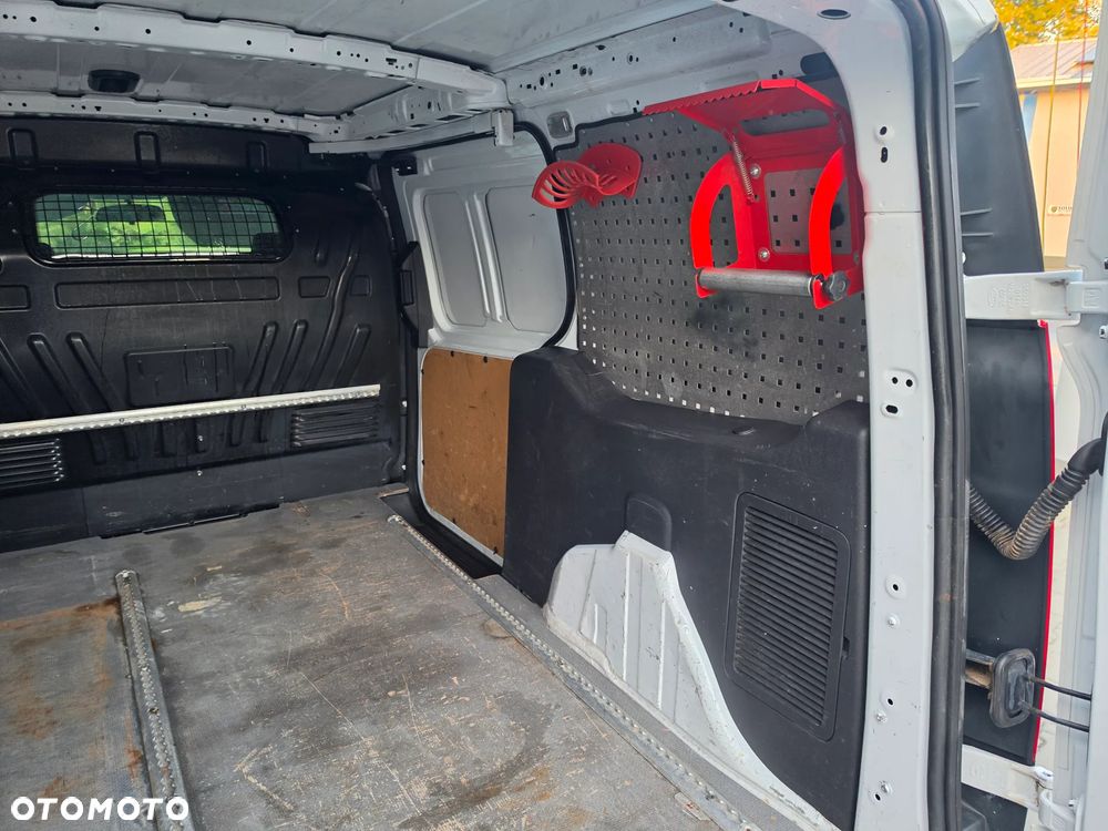 Ford Transit Connect - 17
