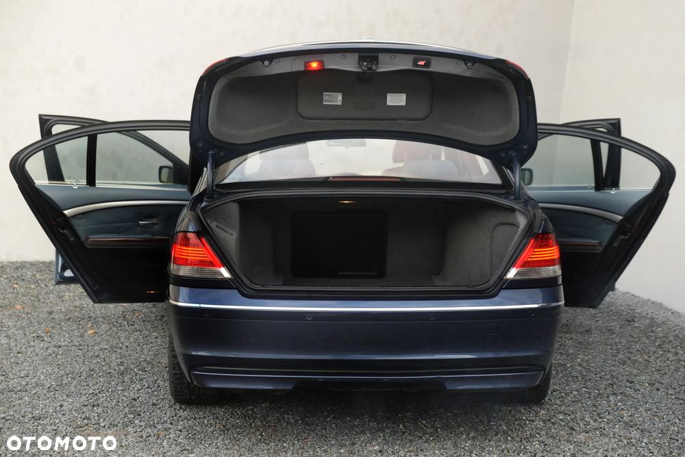 BMW Seria 7 750Li - 22