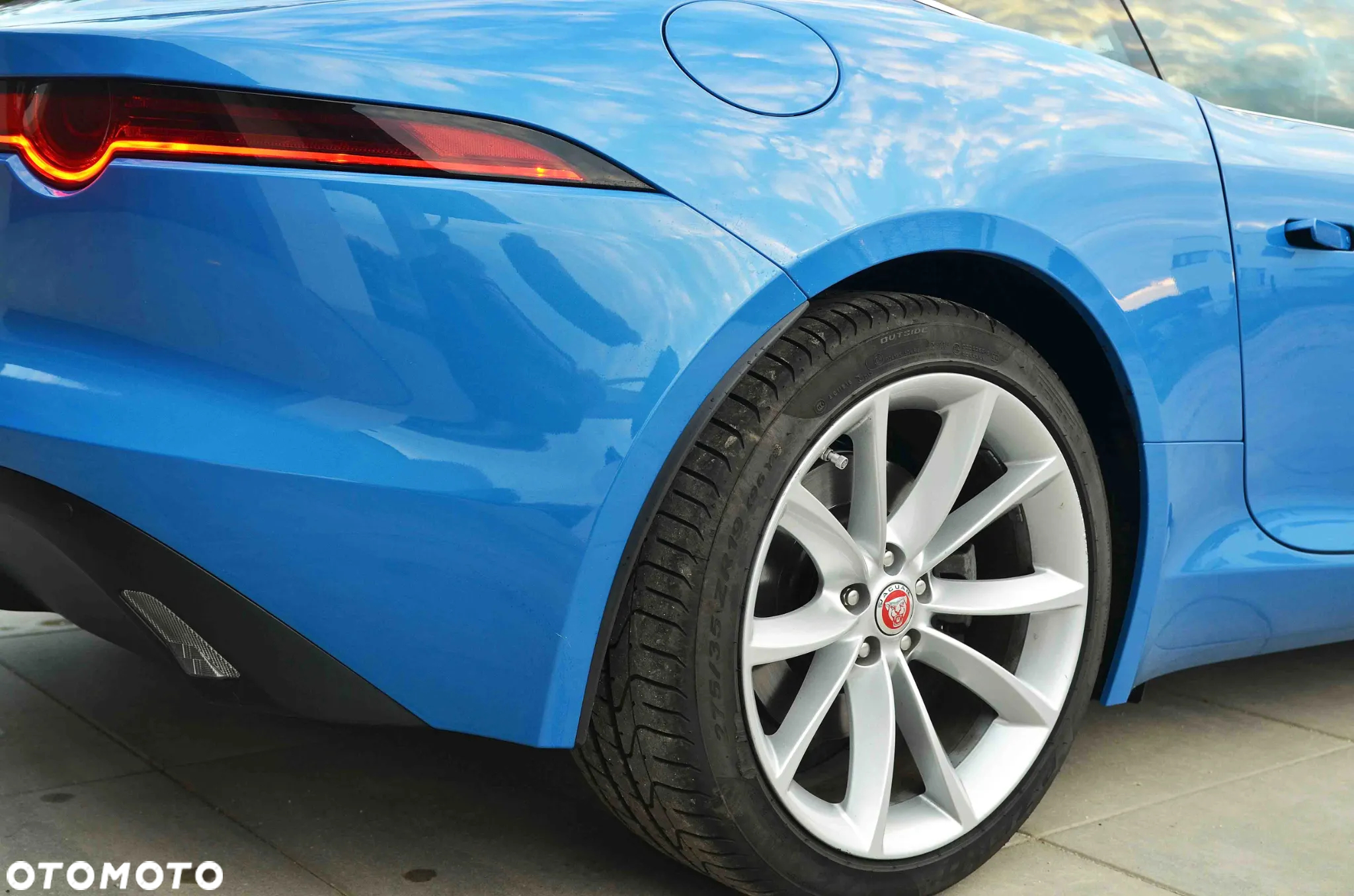 Jaguar F-Type Coupe Chequered Flag - 12