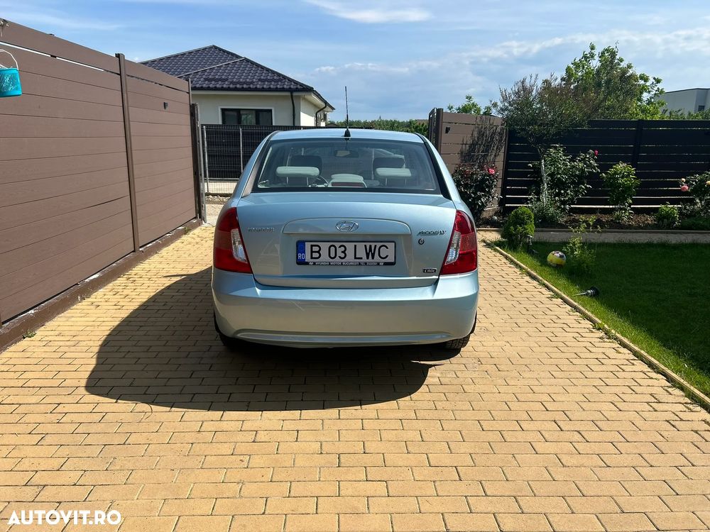 Hyundai Accent MC 1.5 CRDI 4DR GL COMFORT - 3