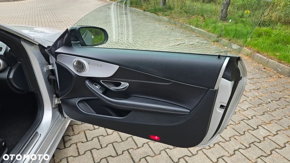 Mercedes-Benz Klasa C 200 9G-TRONIC AMG Line - 26
