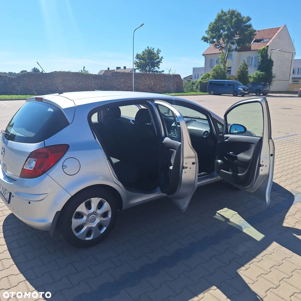 Opel Corsa 1.2 16V Cosmo - 9
