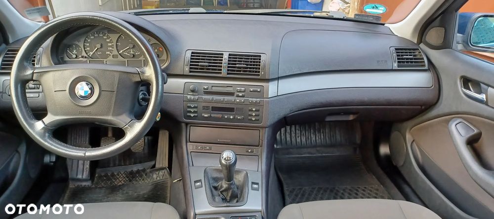 BMW Seria 3 320d Touring - 8