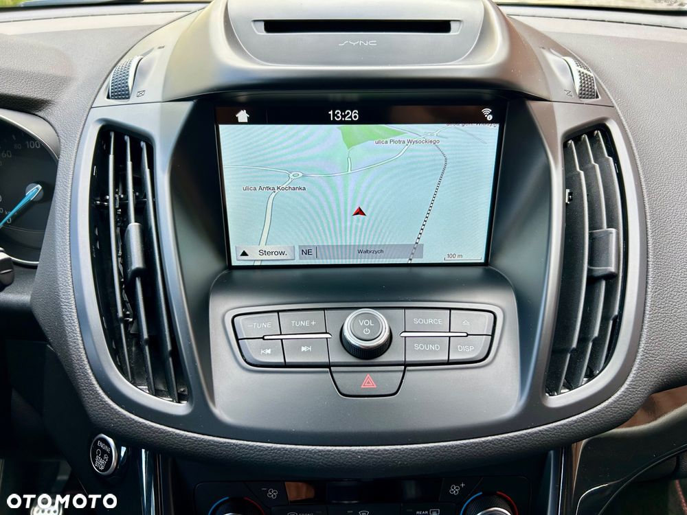 Ford Kuga 1.5 EcoBoost 2x4 Titanium - 24