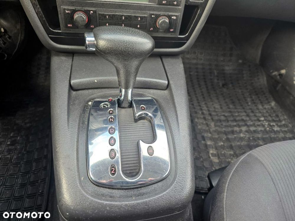 Volkswagen Passat 1.9 TDI Comfortline Tiptr - 22