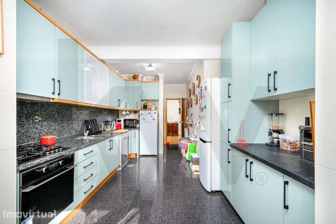 T3+1 em Coimbrões com 196 m2 Varanda e 2 Lugares de Garagem - Grande imagem: 5/14