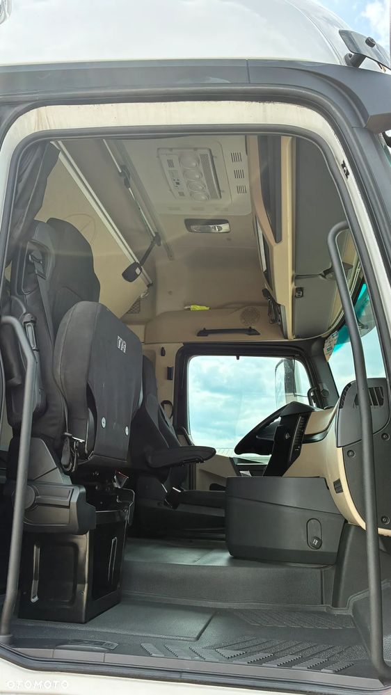 Mercedes-Benz Actros - 23