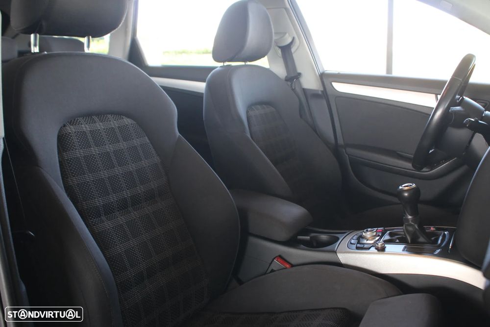 Audi A4 Avant 2.0 TDI DPF S line Sport Pack - 44