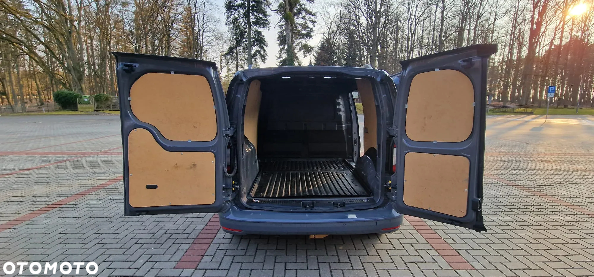 Volkswagen Caddy - 9