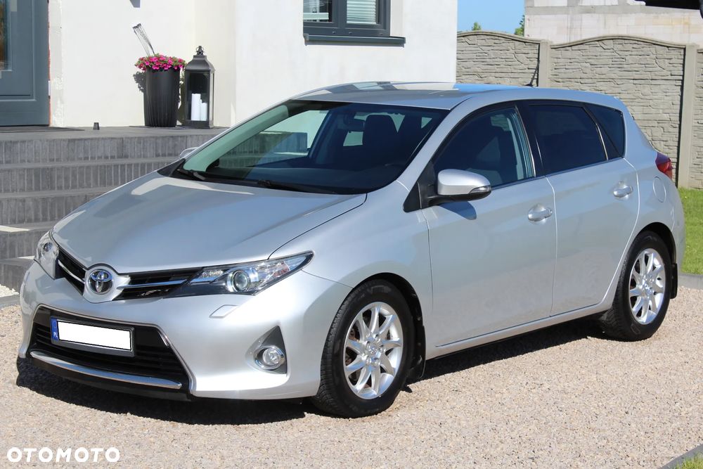Toyota Auris 2.0 D-4D Executive - 1