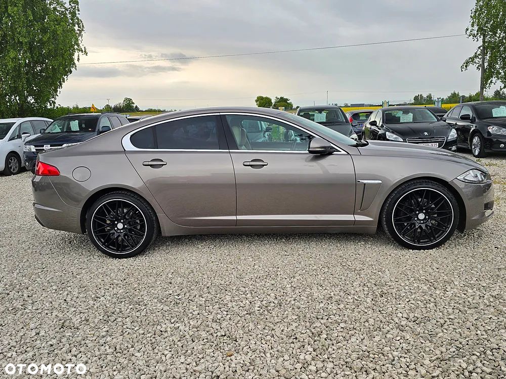Jaguar XF 2.2 D Premium Luxury - 7