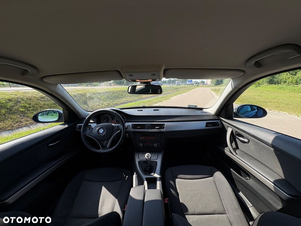BMW Seria 3 320i - 7