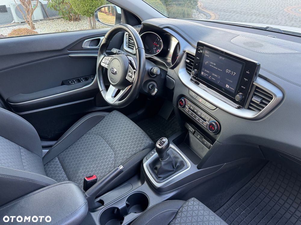 Kia Ceed 1.6 CRDi mHEV M - 34