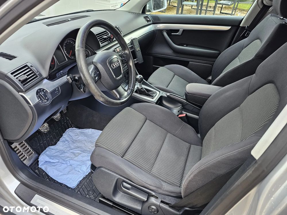 Audi A4 Limousine - 8