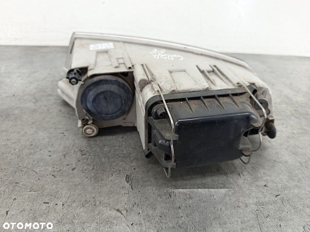 LAMPA PRZÓD PRAWA XENON SKODA OCTAVIA II 20-C335R  20-A669R TYC - 5