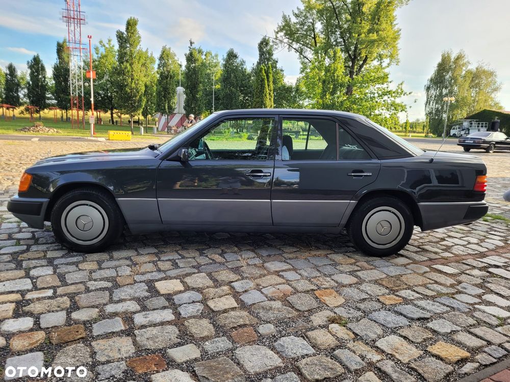 Mercedes-Benz 280 - 8