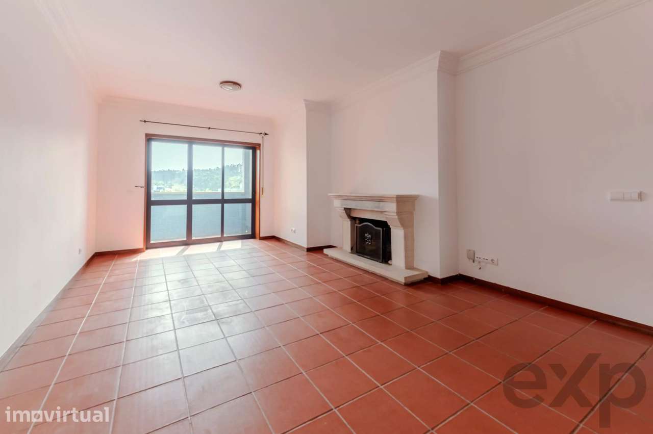 Apartamento T2  remodelado, varandas com vista desafogada, arqueamento - Grande imagem: 2/33