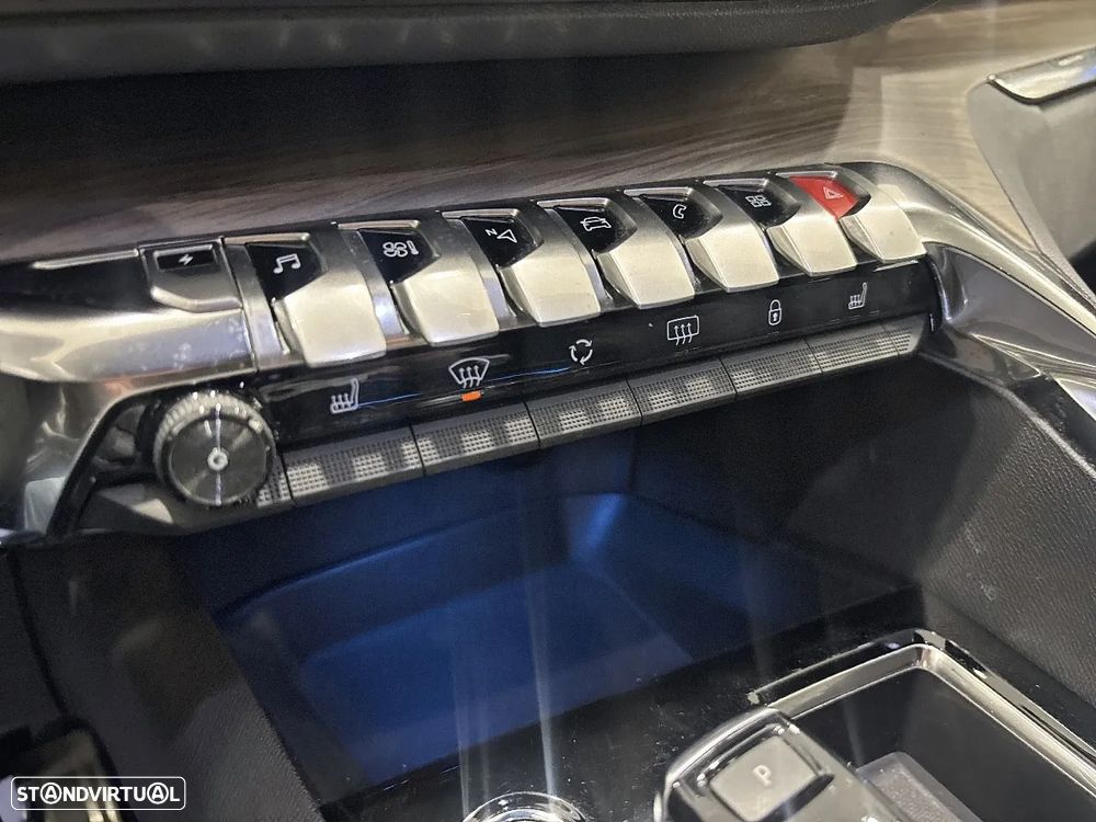 Peugeot 3008 1.6 Hybrid4 GT Pack e-EAT8 - 19