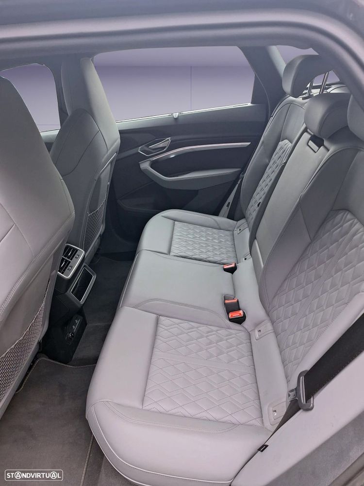 Audi Q8 e-Tron 55 quattro S line - 6
