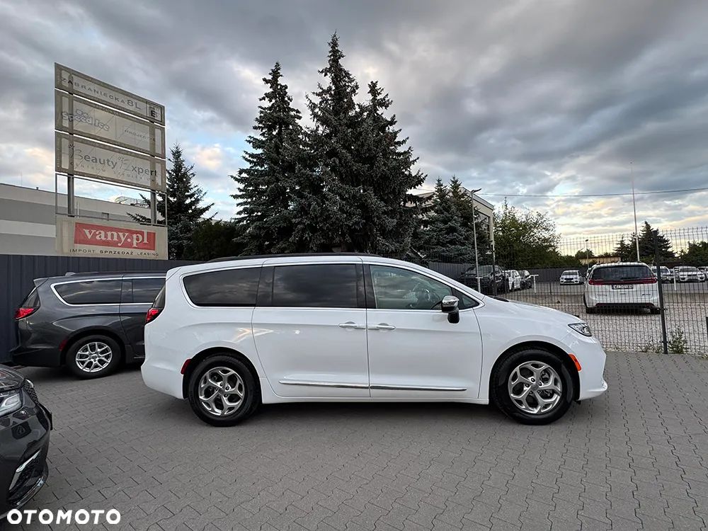 Chrysler Pacifica - 3