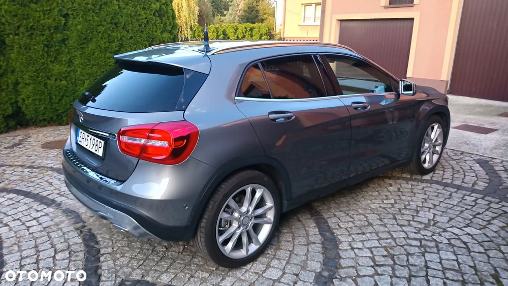 Mercedes-Benz GLA 220 d 4-Matic - 8