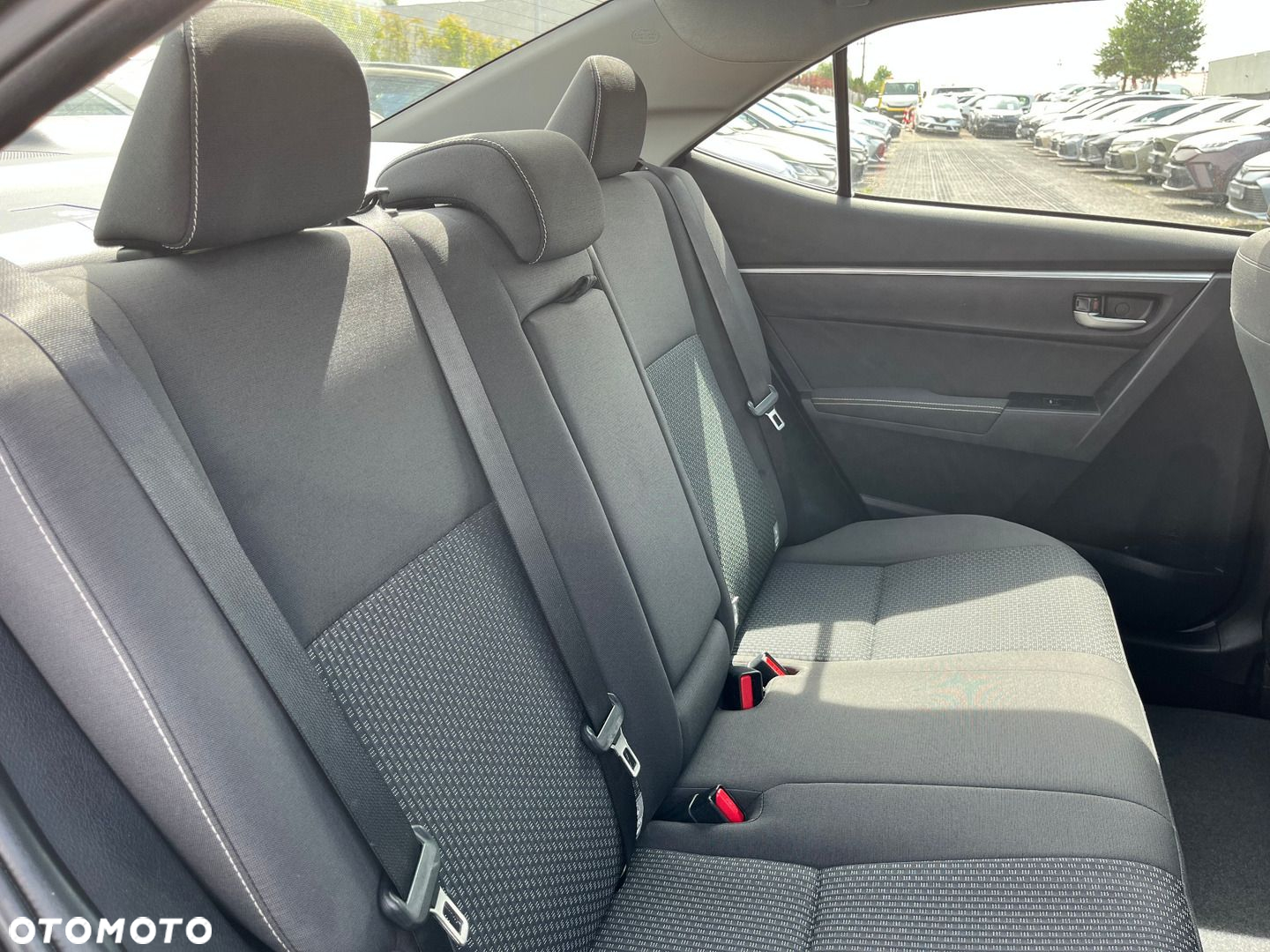 Toyota Corolla 1.6 Classic Plus - 28