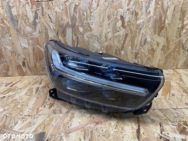 Przednia prawa lampa volvo xc40 mid led