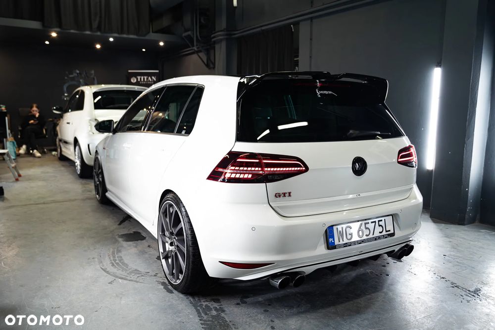Volkswagen Golf GTI (BlueMotion Technology) DSG Performance - 16