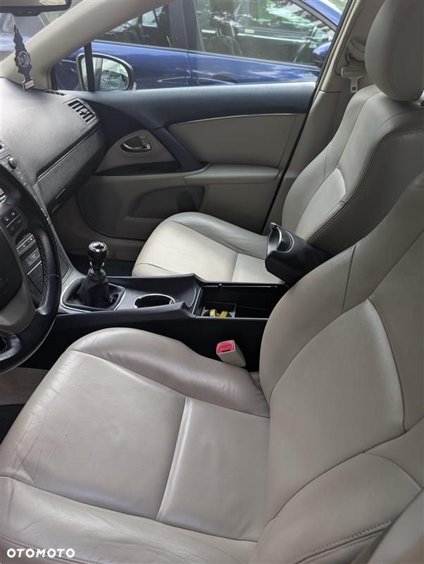 Toyota Avensis - 13