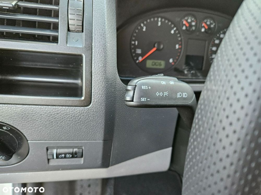 Volkswagen Caravelle - 17