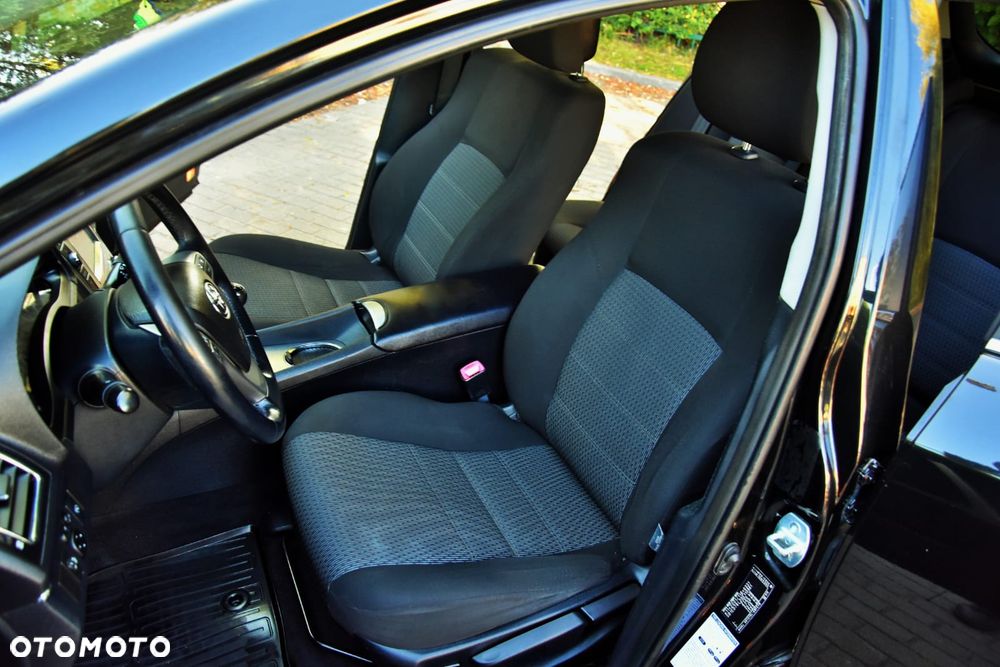 Toyota Avensis 2.0 D-4D Executive - 17