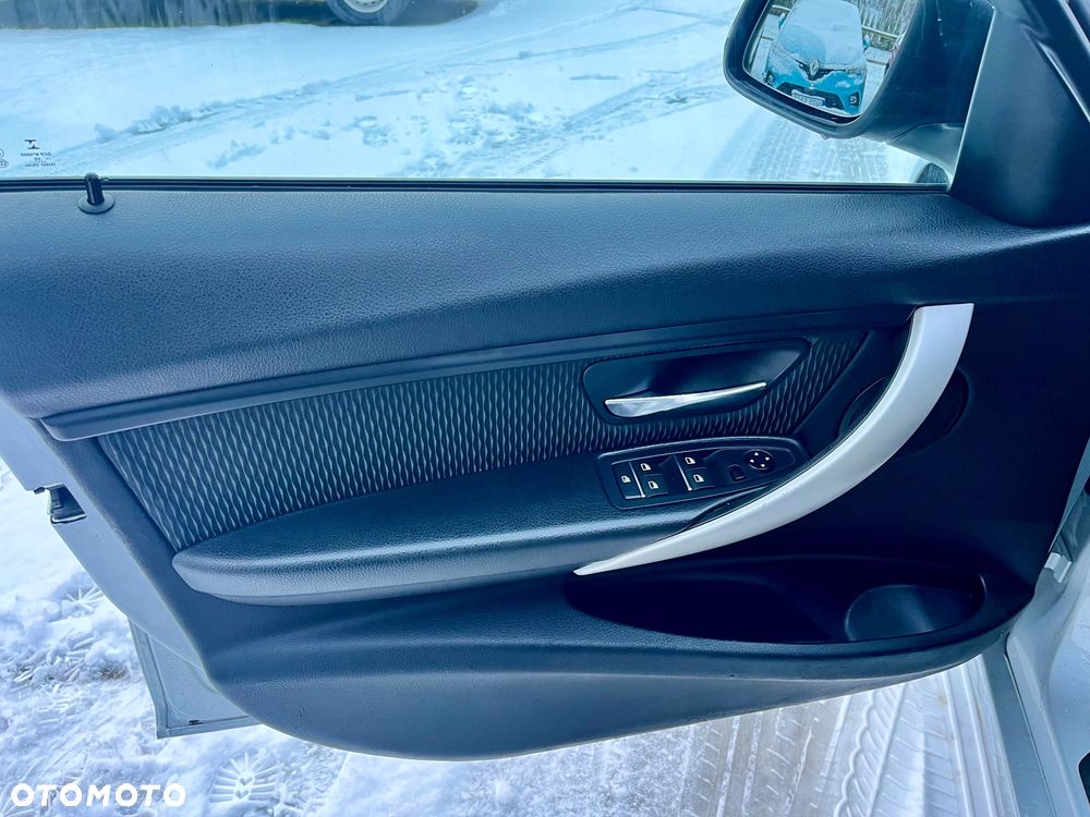 BMW Seria 3 318d - 13