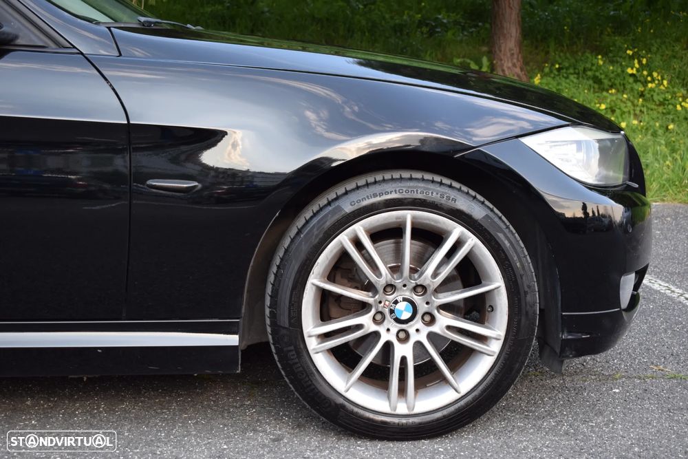 BMW 318 d Navigation Sport - 36